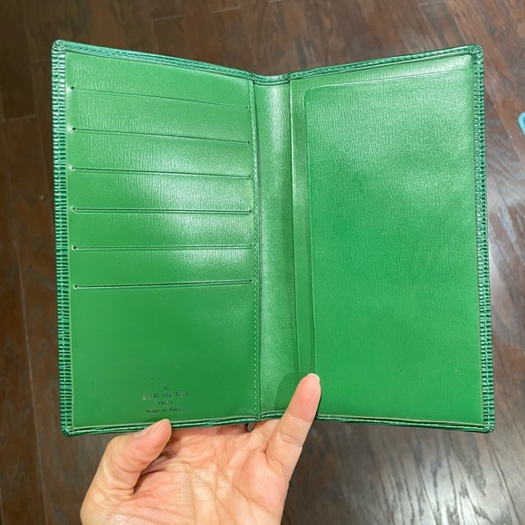 Authentic Louis Vuitton bifold wallet - Picture 6 of 13